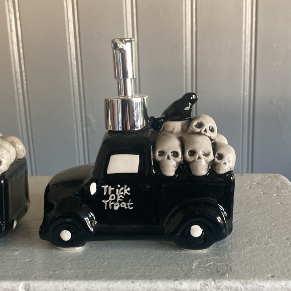 NWT- Set of 2- 10.9oz- Black Ceramic Trick or Treat Truck Soap Dispensers 💀🐦‍⬛ - Picture 3 of 16